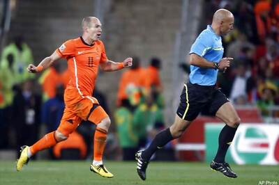 Webb not a world class referee, says Robben