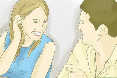 How to Tell if a Girl Is Flirting With You