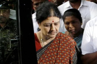 'Chinna Amma' Sasikala May Get out of Jail Just in Time to Influence 2021 Tamil Nadu Assembly Polls & AIADMK's Future