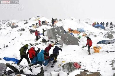 Bad weather disrupts links with avalanche-hit Nepal village