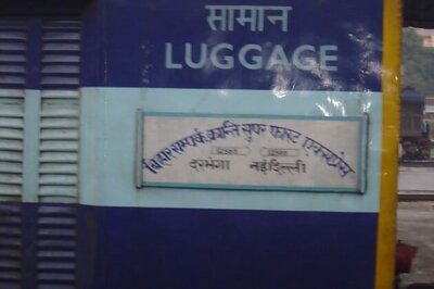 Sampark Kranti leaves 4 coaches behind while departing from Darbhanga