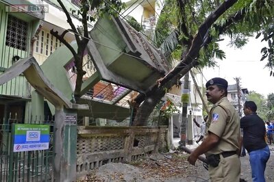 Amitabh Bachchan, Madhuri Dixit take to Twitter to pray for Nepal earthquake victims