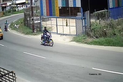Tamil Nadu Tea Shop Worker Steals Bike to Take Kin Home Amid Lockdown, Parcels it Back After 2 Weeks