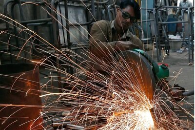 India March Manufacturing Activity Hits 3-Month High, But Job Cuts Resume