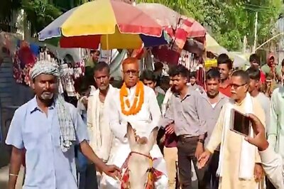 This Bihar Candidate is Campaigning on a Donkey for Lok Sabha Polls; Has a Reason for His Unusual Choice | WATCH