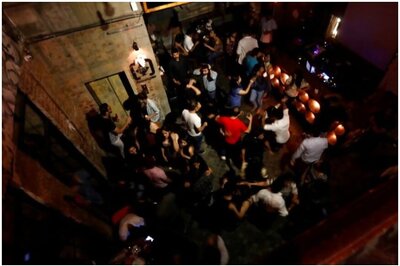 Pubs in Delhi Banned from Blaring Recorded Music, Only Live Music From Now