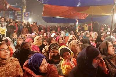 No Clenched Fist, Sloganeering for Women: Senior Islamic Leader Dictates Terms for Female Protesters