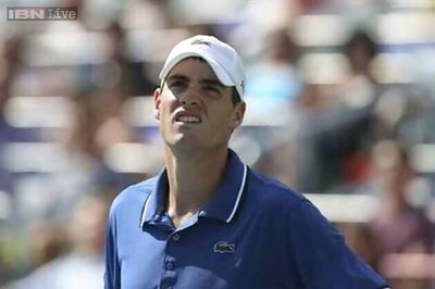 Home favourite Pospisil upsets Isner in Montreal