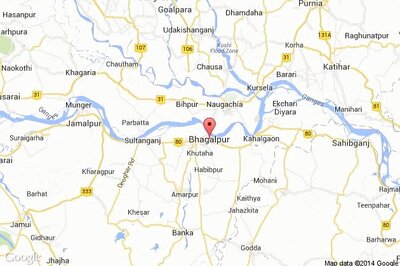 Unidentified men loot Rs  9.5 lakh from petrol pump employees