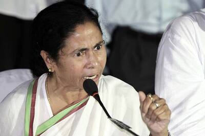 Mamata warns farmers, small traders against FDI