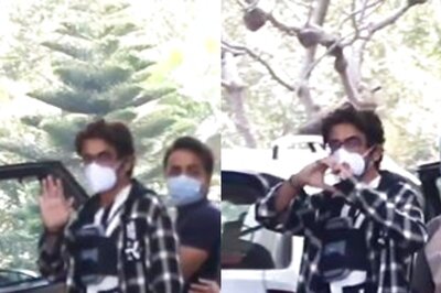 Sunil Grover Waves and Gives a Thumbs Up to Paparazzi as He Gets Discharged From Hospital After Heart Surgery