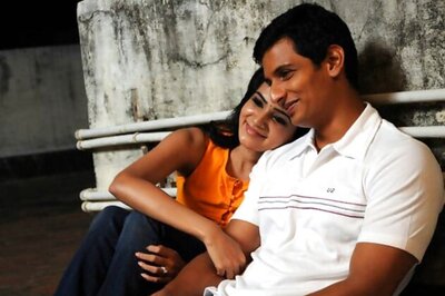 Neethane En Ponvasantham: Jiiva plays college student