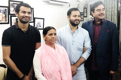 Shatrughan Sinha Says Lalu 'Victim of Conspiracy of Circumstances', Meets Yadav Family