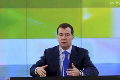 Medvedev to pitch fighters, N-deal in India