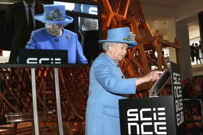 Buckingham Palace Offers £ 30,000 p.a. to Run Queen's Twitter Account