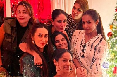 Kareena Kapoor, Malaika Arora Glam Up for Early Christmas Party at Rhea Kapoor's Home; See Pics