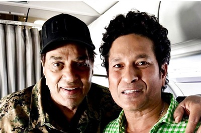 Dharmendra Meets 'Pride of India' Sachin Tendulkar on Flight, Says 'He Always Felt Like a Son'