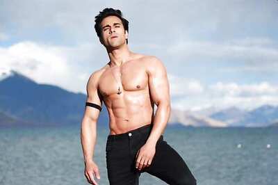 'Sanam Re' first look: Pulkit Samrat shows off his abs in this Divya Kumar's directorial venture