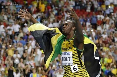 Usain Bolt wins men's 100 amid steady rain