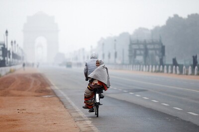 Mercury Dips to 4.1 Degrees C in Delhi as Cold Tightens its Grip in North India, Dense Fog Engulfs Many States