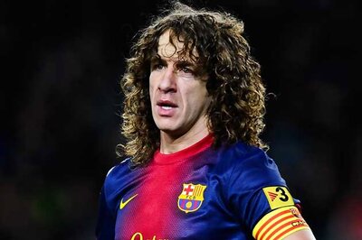Barcelona defender Carles Puyol has knee surgery