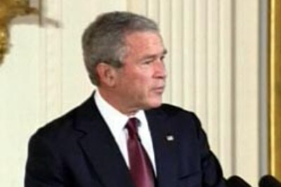 Bush greets Obama at White House