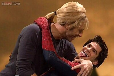 OMG! Andrew Garfield gets kissing lessons from Chris Martin on 'Saturday Night Live'