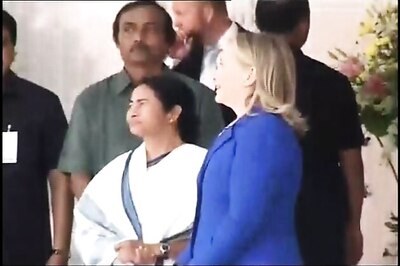 Hillary meets PM, Mamata; US says FDI discussed