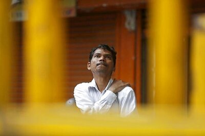 Sensex Falls 194 Points as Economic Survey Lowers FY17 Growth Forecast