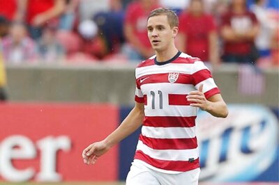 Stuart Holden leaves Gold Cup final with knee injury