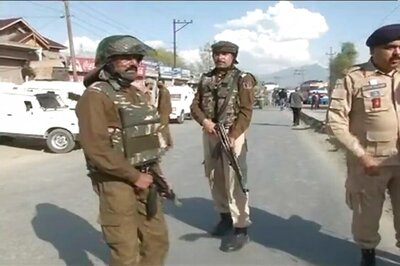 Grenade Attack by Militants Injures Four Security Personnel in Kashmir's Budgam District