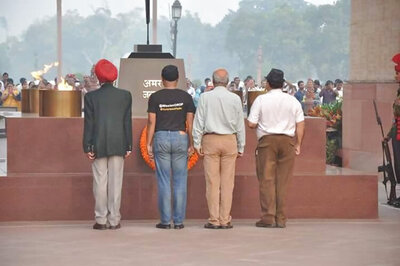 Defence veterans deposit gallantry medals at Amar Jawan Jyoti to protest against Centre's OROP scheme