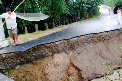 Weather Update: No Access to NE Parts as Vital NH Damaged; Heavy Showers Likely in Gangetic Bengal; Light Rains in Delhi Today