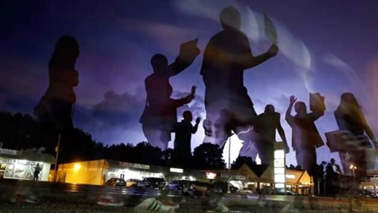 US protesters force closure of mall near Ferguson