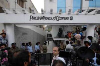 PriceWaterhouse suspends Satyam-linked duo