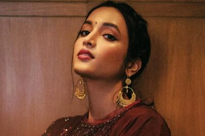 KGF Star Srinidhi Shetty Looks Stunning In A Maroon Anarkali Suit