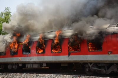 Fire Breaks Out in Goods Train Wagon in Maharashtra, 10 Long-Distance Trains Halted