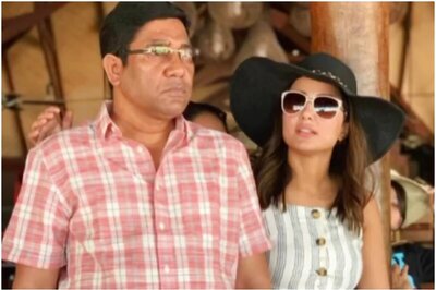 Hina Khan Takes a Break From Social Media as She Mourns Her Father's Demise