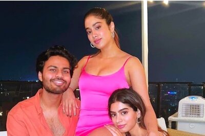 Janhvi Kapoor is a Sight to Behold at Sister Khushi's B'Day Bash, See Pics
