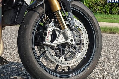 Here's How To Safely and Effectively Brake While Riding a Motorcycle