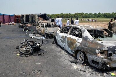 140 Burnt to Death in Pak, Had Rushed to Collect Oil from Overturned Tanker