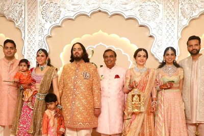 Isha Ambani Fixes Groom Anant Ambani's Makeup As They Arrive With Mukesh and Nita for Lagna | Watch