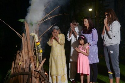 Holi 2018: Big B, Akshay Kumar and Other Bollywood Celebs Send Out Colourful Wishes to Fans