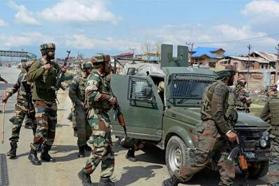 Despite Furore Over Human 'Shield' Army Backs Commander Behind it