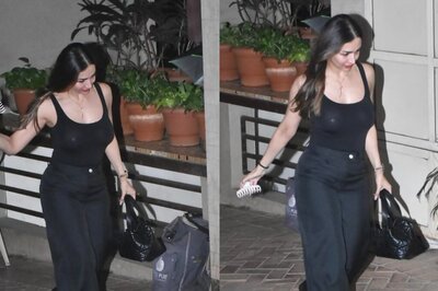 Sexy! Malaika Arora Raises Heat in All-Black Look, Heads For Dinner Date With Kareena Kapoor; Watch