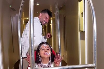 Newlyweds Dalljiet Kaur and Nikhil Patel Head Off to Their Honeymoon, Check Out Their Cute Video