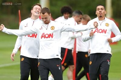 Manchester United look for top four finish, Hull fight relegation