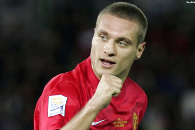 Vidic agrees new deal with Man United