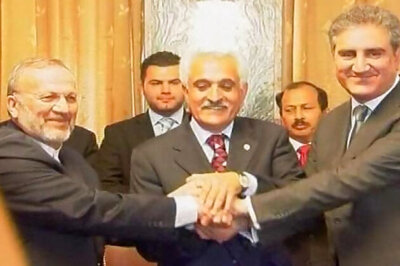 Iran, Pak ink deal on 900-km gas pipeline