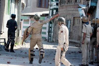 Terrorists Snatch Weapons From Cops Guarding Minorities in Kashmir